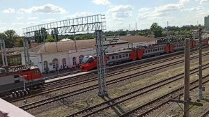 "Эксклюзив" Электровоз ЭП20-019 с вагоном электростанция следует по станции Миллерово