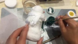 Раскрашиваем снеговика из ваты