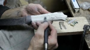 Резная рукоять ножа.Резьба по кости,рогу.