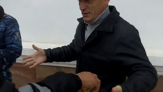 Почему меня сегодня остановила  полиция на улице Уральск а и устроила досмотр