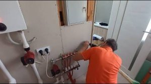 Добрались до котельной, зашиваем последнюю стенку. Силиконовые накладки на острые углы