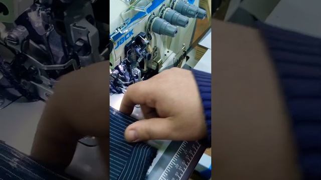 Оверлок Jack E4S под облимовку мешковины кармана брюк. смотреть онлайн