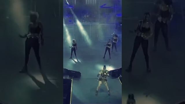 Hande Yener - Emrine Amade (Vertical Klip) [FULL HD] смотреть онлайн