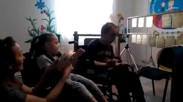 Наши детки на музыкотерапии смотреть онлайн