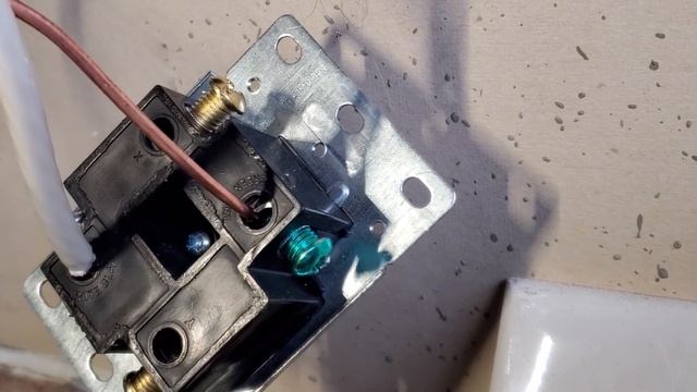 How I Install a 240 Volt Outlet for Electric Car Charging смотреть онлайн