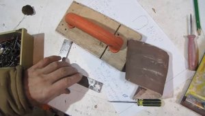 сделал крепление наждачек для ШЛИФОВАНИЯ поверхностей и завалявшейся без дела рукоятки и куска