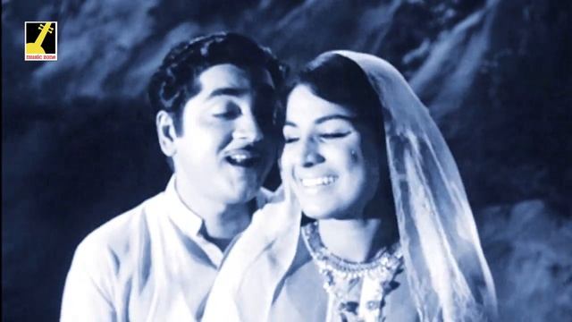 Pathinalaam Raavudichathu... Song 1 | Maram