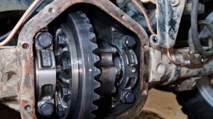 Осмотр редуктора заднего моста УАЗа.