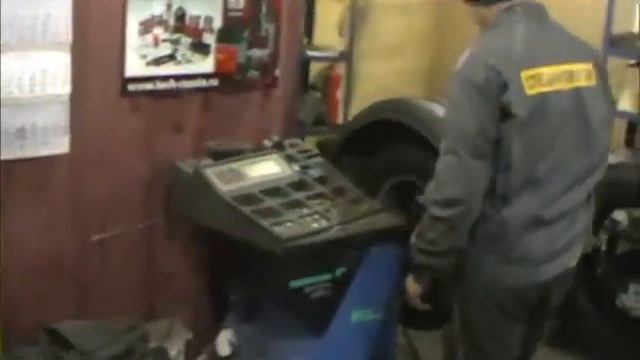 Грузовой шиномонтаж балансировка смотреть онлайн