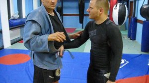 2016 год. Освобождение от захватов за одежду когда соперник без куртки.