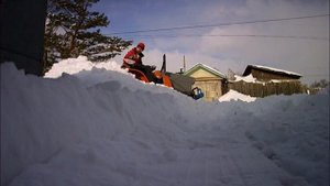 Чистка снега сорокаоднолетним японским минитрактором Кубота!!