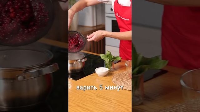Морс из клюквы и брусники с базиликом