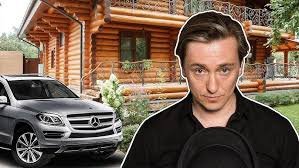 Как живет Сергей Безруков и сколько он зарабатывает