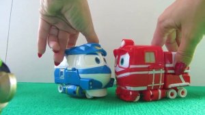 Роботы - поезда на турнире. Игрушки из мультфильмов. Видео с игрушками