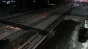 Станция Дно ночью. Зал ожидания, грузовые поезда, 2ТЭ116-529, ДМ62-1843, 2ТЭ116У-0210