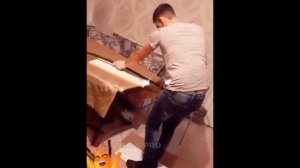 Цыгане воруют медь, транслируя себя онлайн полиции