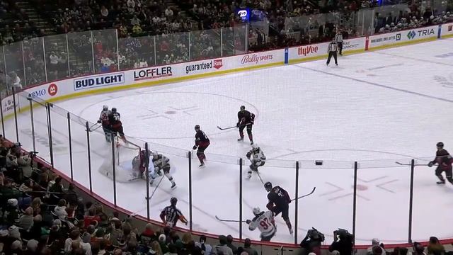 Kirill Kaprizov gets an assist on late Steel's goal vs Hurricanes (19 nov 2022) смотреть онлайн