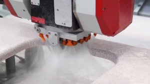 Обработка кромки изделия из камня на станке Intermac Master 35