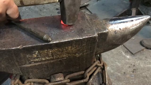 Ковка Расклепавателя гусиночного соединения . Blacksmith forging смотреть онлайн