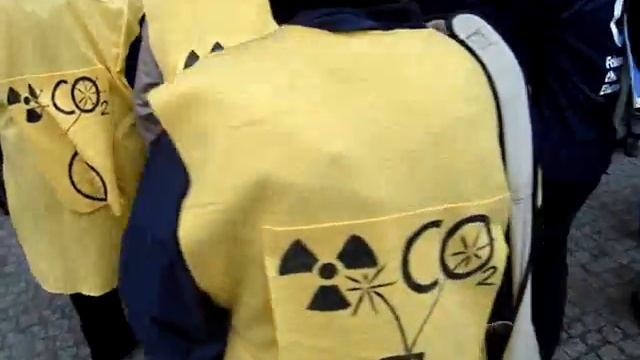 More than 600.000 anti-nuclear signatures against EURATOM смотреть онлайн