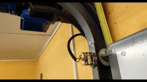 Подъемные ворота. Ролики, направляющие, электросхема.