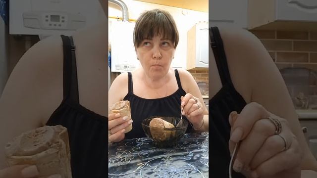 Мороженое  с Мартюшкой  почти поровну
