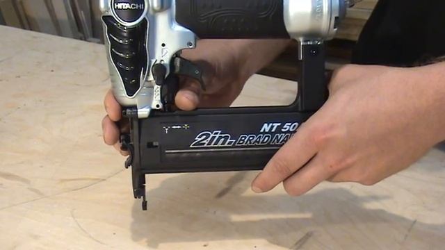 Hitachi 18 Gauge 2-in Finish Brad Nailer - NT50AE2 смотреть онлайн