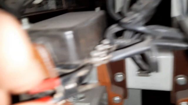 Электровоз 3ЭС5К. Не поднимается токоприемник. ПБ вышли. смотреть онлайн