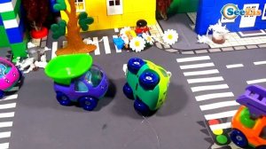 Гоночная машинка и Пожарный автомобиль Истории Машинок в Городе - Развивающие видео для детей