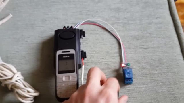 GSM Сигнализация ОХРАНА подключение громкой звуковой и световой индикации мощностью до 220В 10А. смотреть онлайн