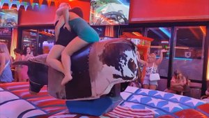 Crazy 😜 Last Night bull🐂 Riding highlights| Beautiful Girl Bull Riding 🐂in Spain♉