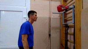 Удар с опущенных рук.