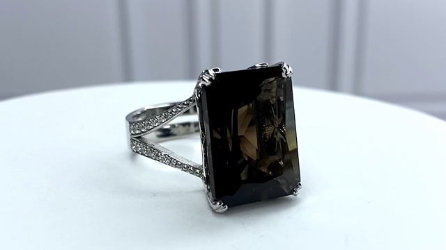 Золотое кольцо с кварцем и бриллиантами 750 пробы смотреть онлайн