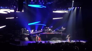 Guns n' Roses live 2012 - Zenith Toulouse - Richard Fortus solo & Live and let die ! [HD]