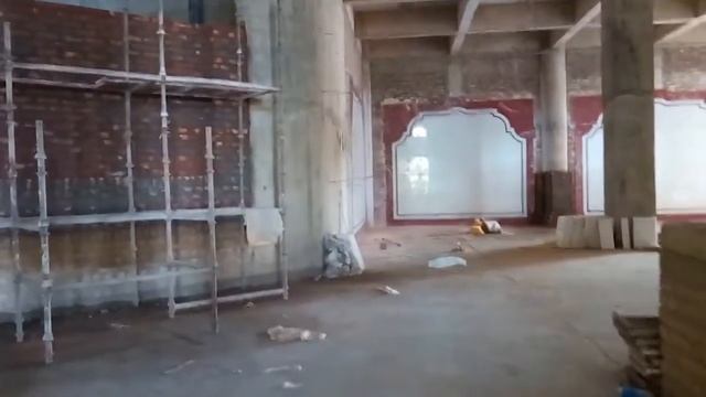 Мраморные стены в алтарной Храма Ведического Планетария