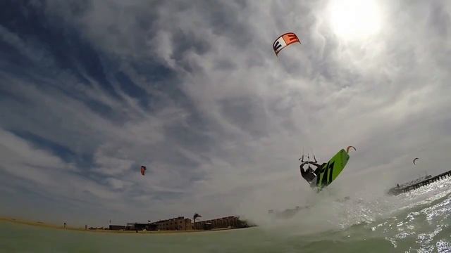 Kitesurfing - Tarek Backroll смотреть онлайн