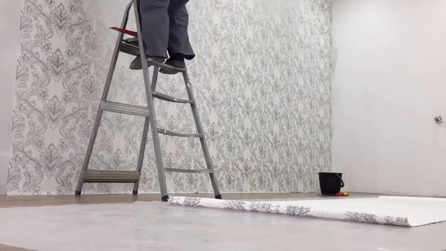 Оклейка стен обоями!