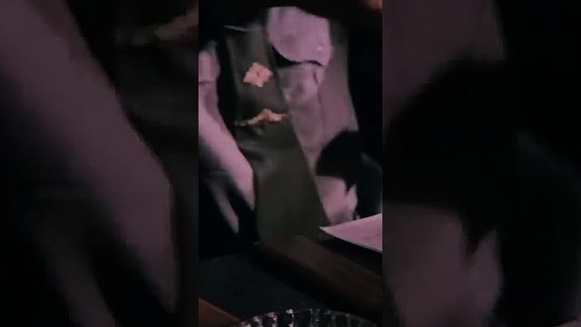 А что ты уважаешь? Дружбу!