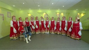 Виноград в саду цветёт