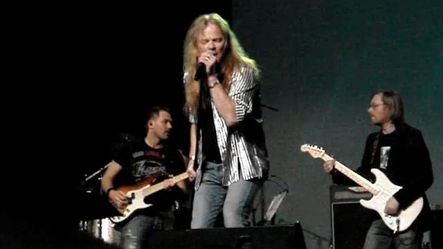 Eirikur Hauksson "Eiki", Stone Cold Crazy смотреть онлайн