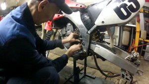 Ремзона #12 - Замена передней звездочки и распорной втулки на мотоцикле