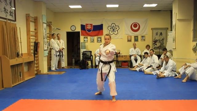 Reprezentantka Andrea Klementisová tiež podporuje SOSKU смотреть онлайн