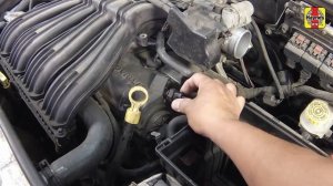 Chrysler PT Cruiser (2001 - 2010) - Replace the PCV valve