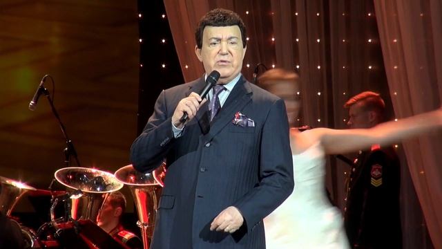 «Кадетский вальс» в исполнении И.Кобзона и оркестра Московского военно-музыкального училища смотреть онлайн