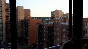 Как помыть окна снаружи на большой высоте🧗_♂️Помыть балкон без разводов 👍