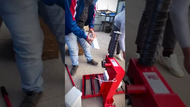 Испытание гильотины для колки брусчатки