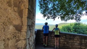 Питер Мейл и Ридли Скотт жили в этой деревне! А теперь мы гуляем раскрыв рот и БАХ живая музыка