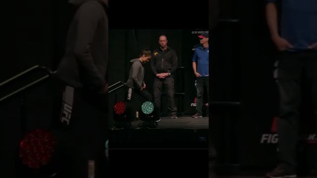 Alexa Grasso and Tatiana Suarez Face Off смотреть онлайн