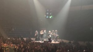 Иномарки целуются)