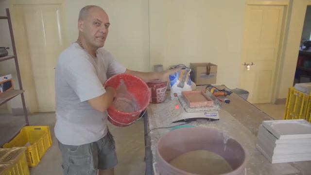 Как делают золотые кирпичи для алтаря?